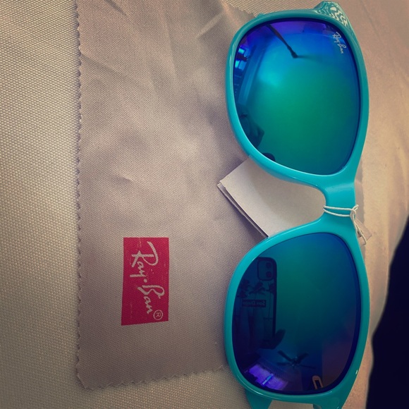 Light blue Ray Ban Ray Bans mirror sunglasses